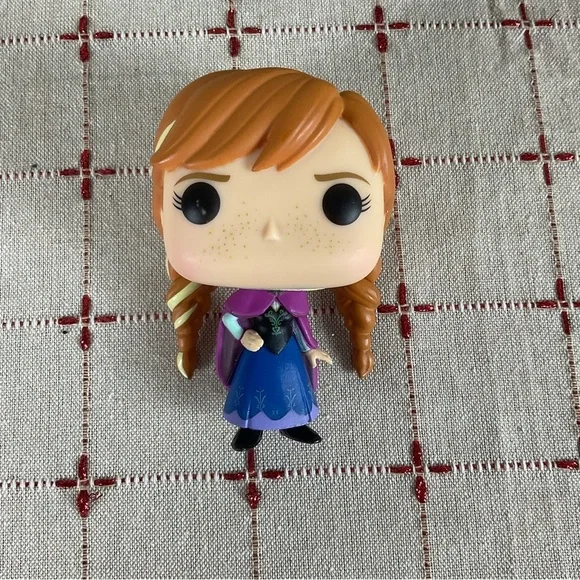 Funko Pop Disney Frozen #119 Coronation Anna, #116 Young Elsa & #81 Anna Bundle - Picture 4 of 10